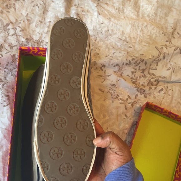 Pretty silver and navy patent Tory Burch sneakers - Picture 2 of 7